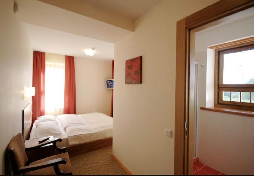 Hotel Viesnica Atputa à Cēsis Extérieur photo